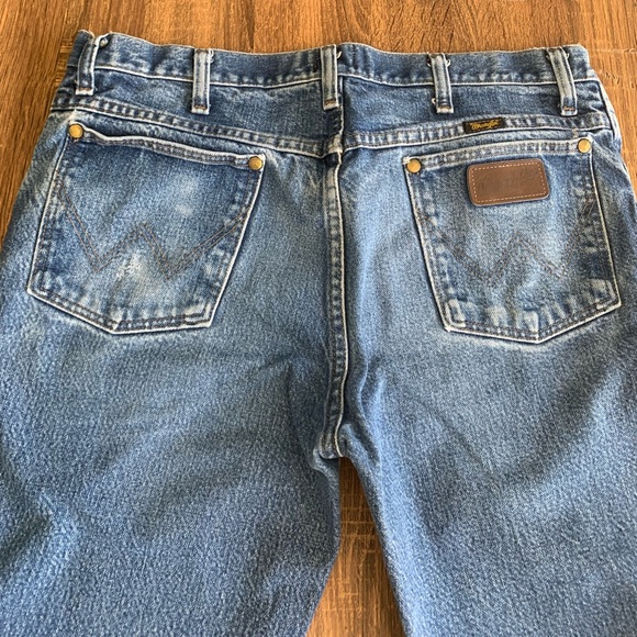 Denim Wrangler Jeans - Distressed - Picture 4 of 5
